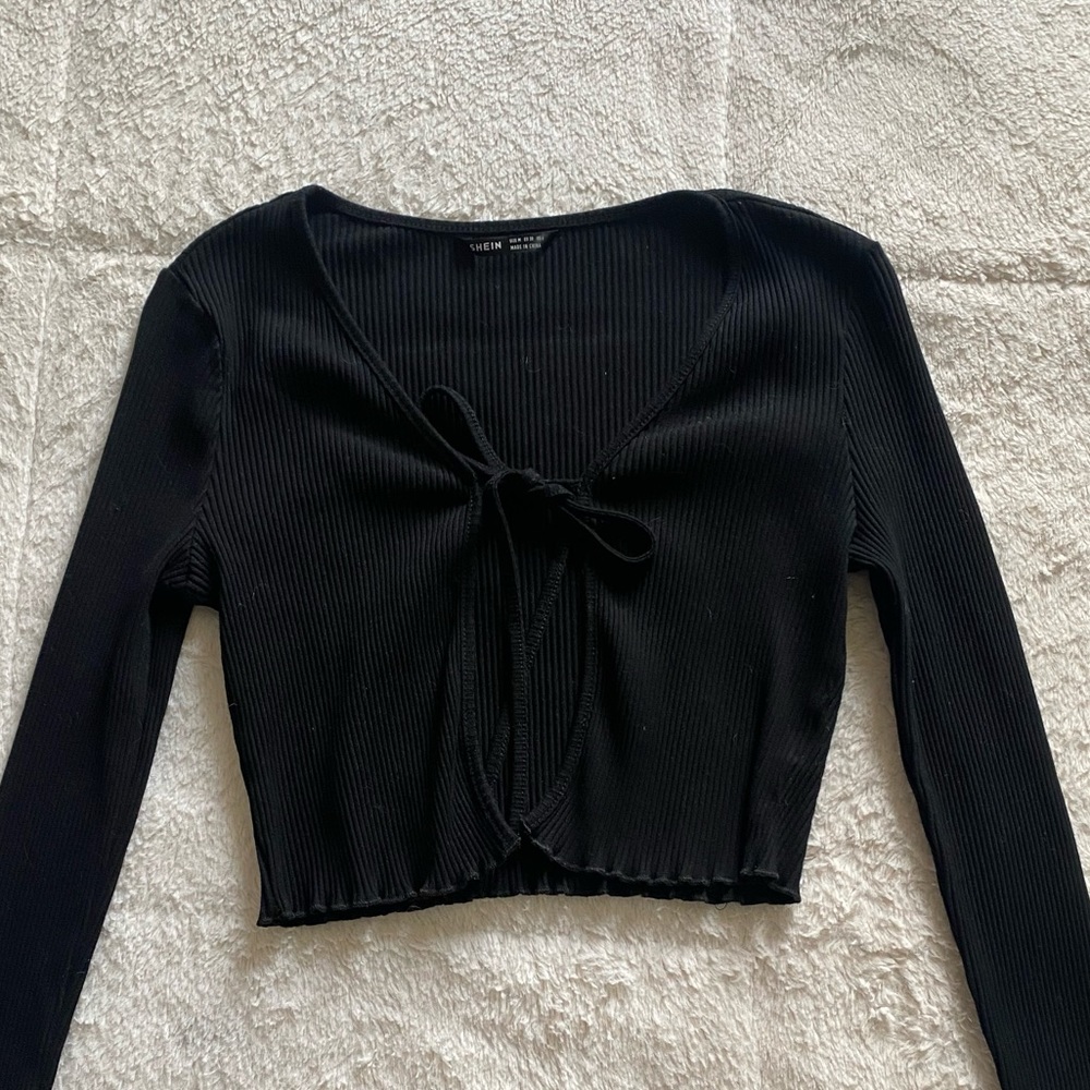 LONG SLEEVE BLACK TOP